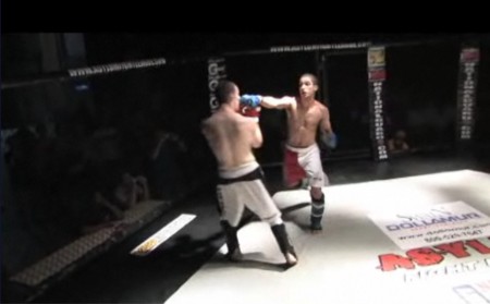 Jonas Filho lutando MMA